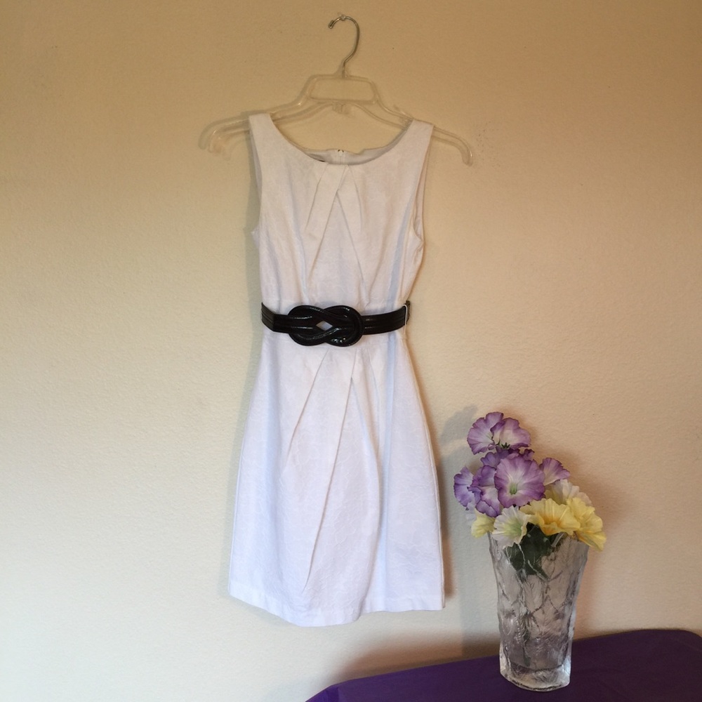 Sleeveless dress